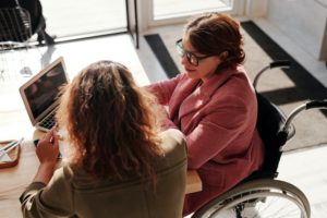 Obligación de incluir personas discapacitadas en la empresa.